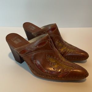 Frye Phoenix Leather Studded Western Style Mules 9.5